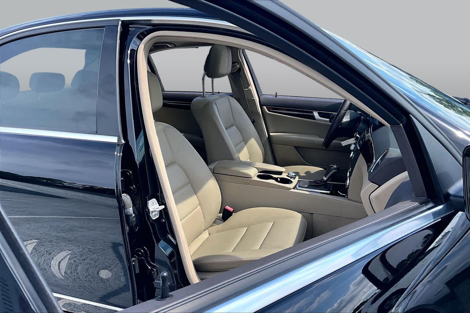 Used 2014 Obsidian Black Metallic Mercedes-Benz C 250 Sport image 9