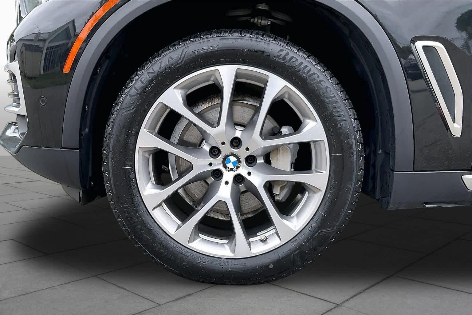 Used 2022 Black Sapphire Metallic BMW xDrive40i image 10