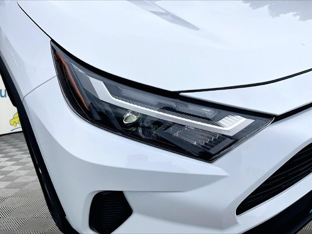 Certified Used 2025 White Toyota XLE image 33