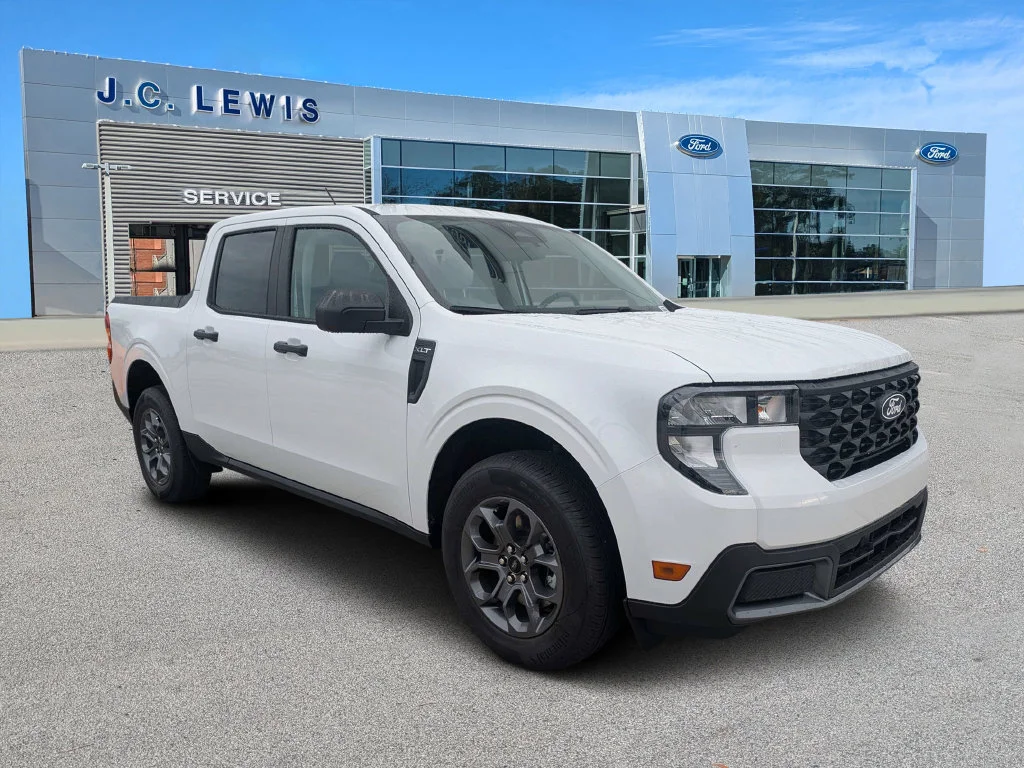 New 2026 White Ford XLT image 1