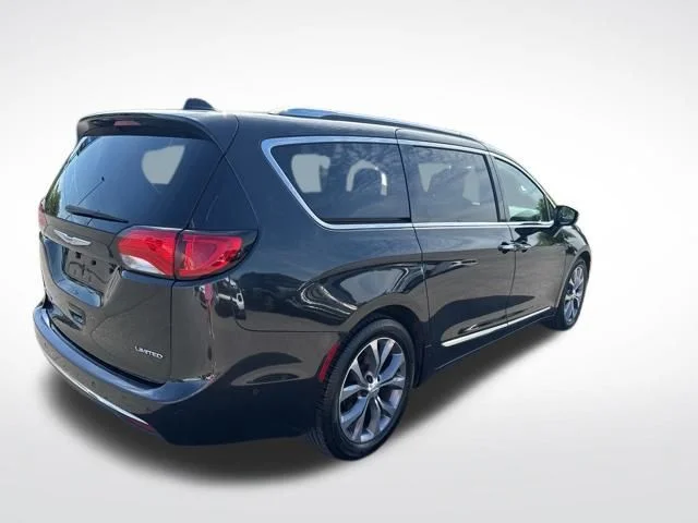 Used 2018 Black Chrysler Limited image 5