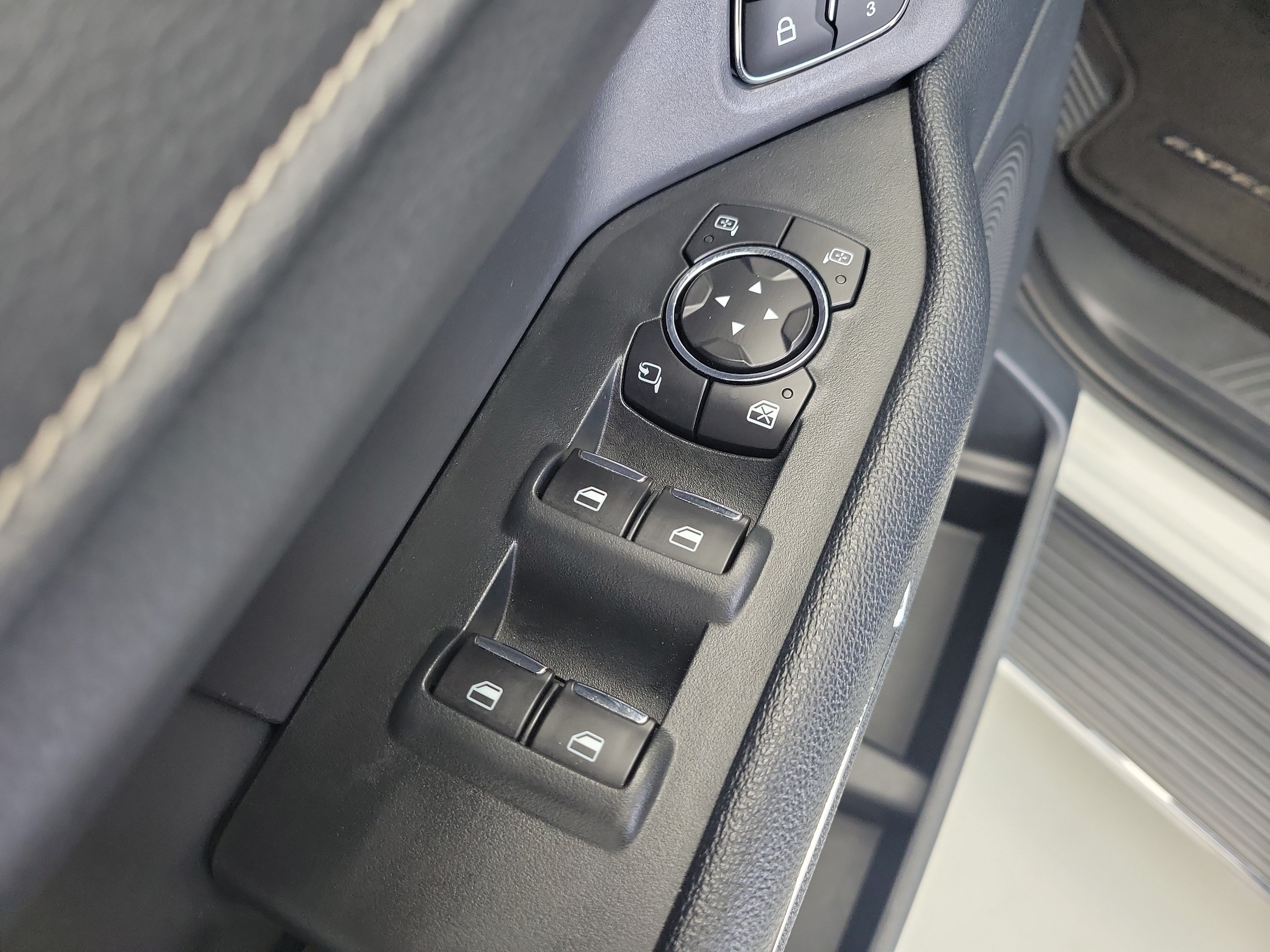 Used 2022 White Metallic Ford XLT image 22