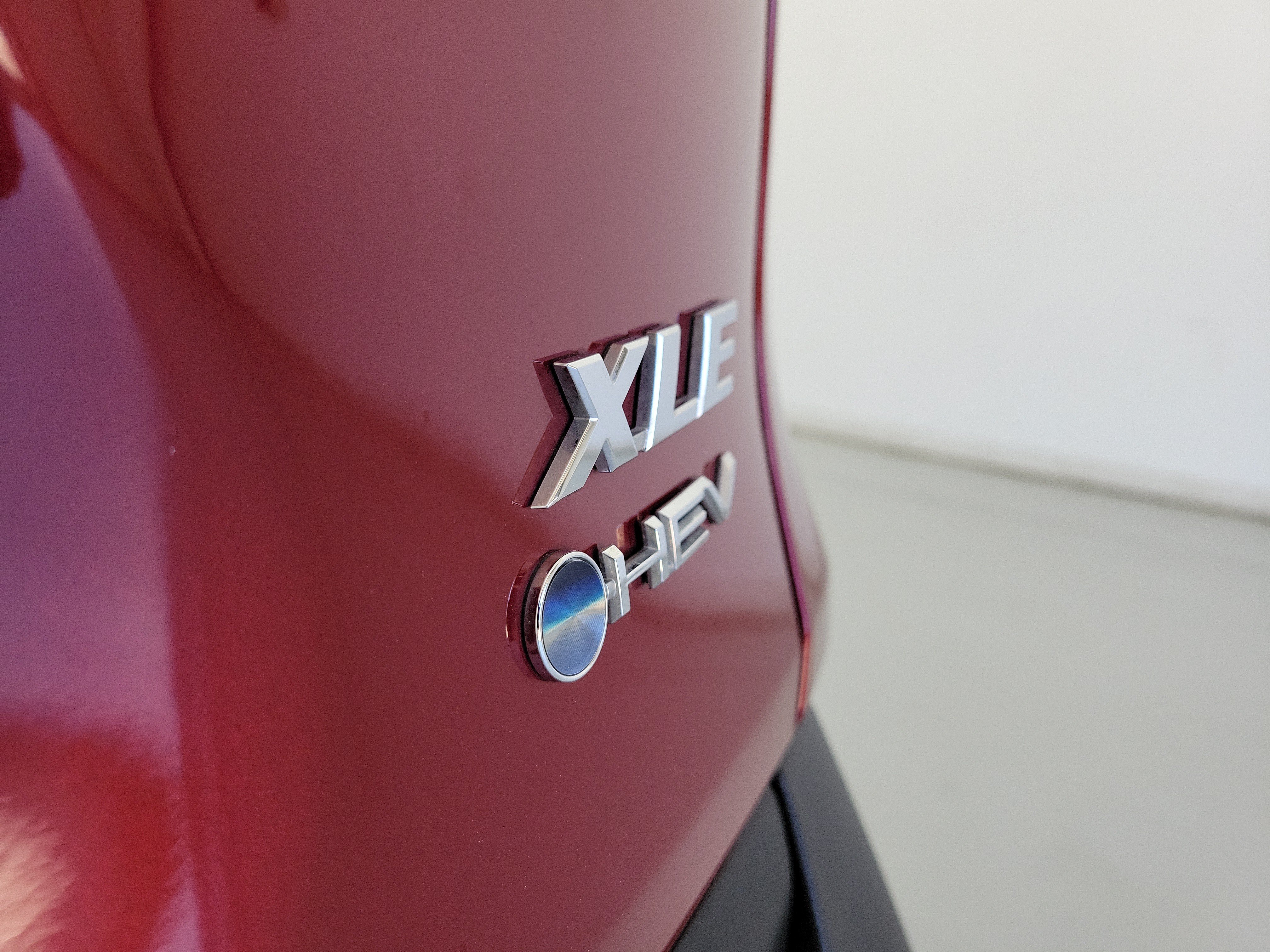 Used 2025 Ruby Flare Pearl Toyota XLE image 8