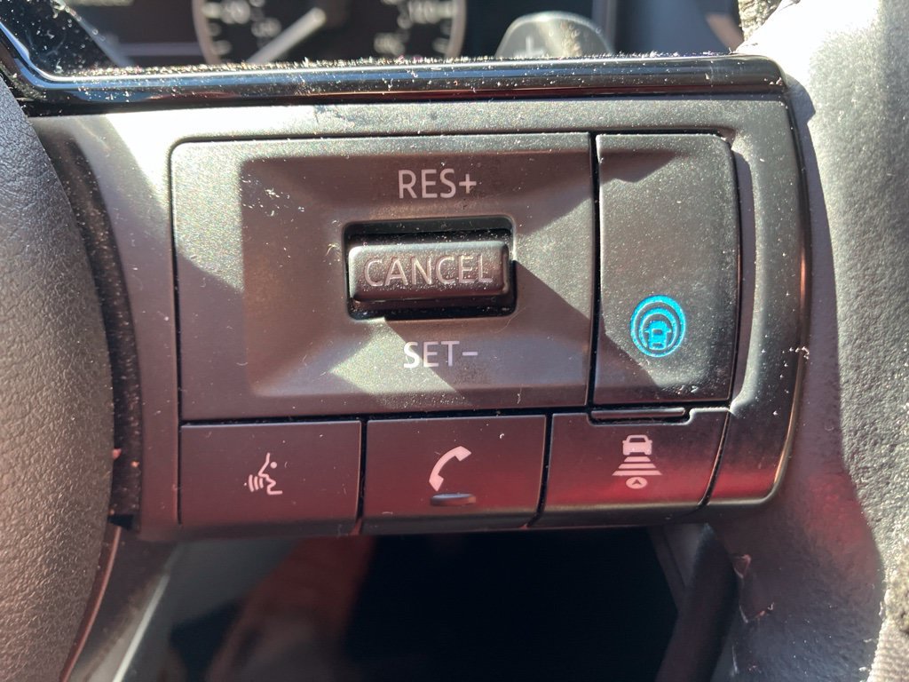 Used 2023 Orange Nissan SL image 16