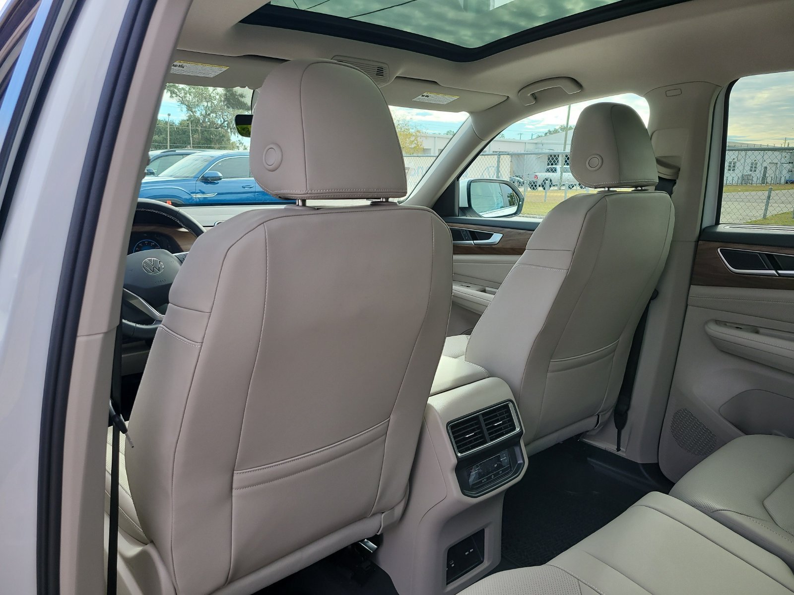 2026 Volkswagen Atlas SE w/Tech - Photo 14