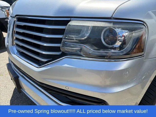 Used 2016 Silver Lincoln Select image 2