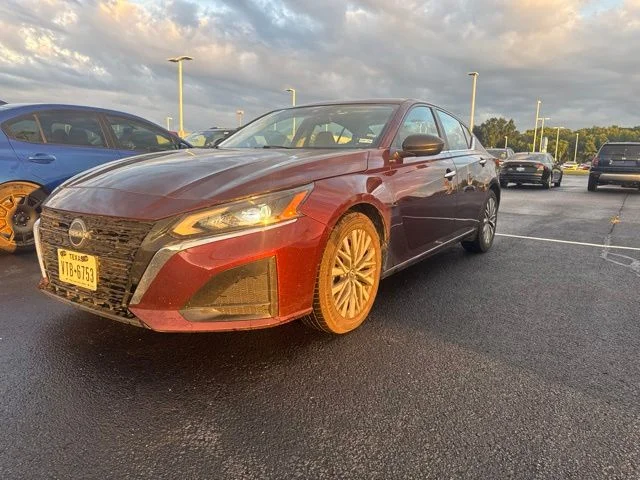 Used 2025 Red Nissan 2.5 SV image 5