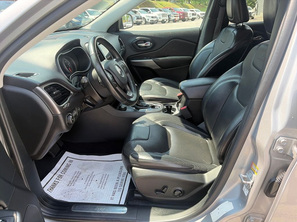 Used 2019 Silver Jeep Limited image 10