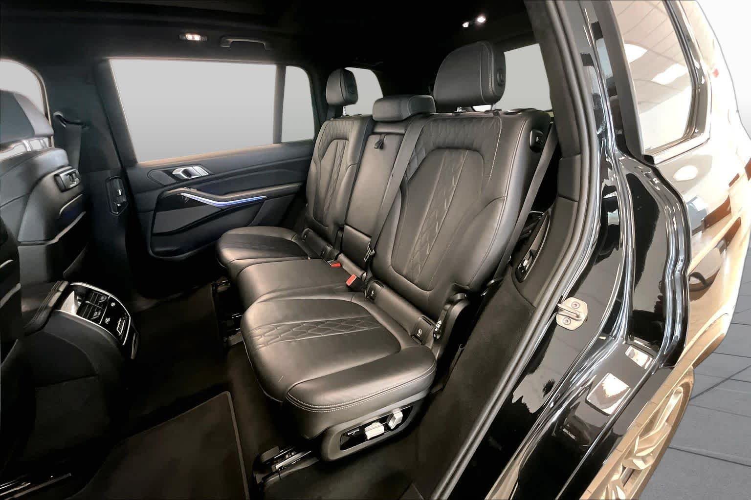 Used 2022 Black Sapphire Metallic BMW M50i image 18