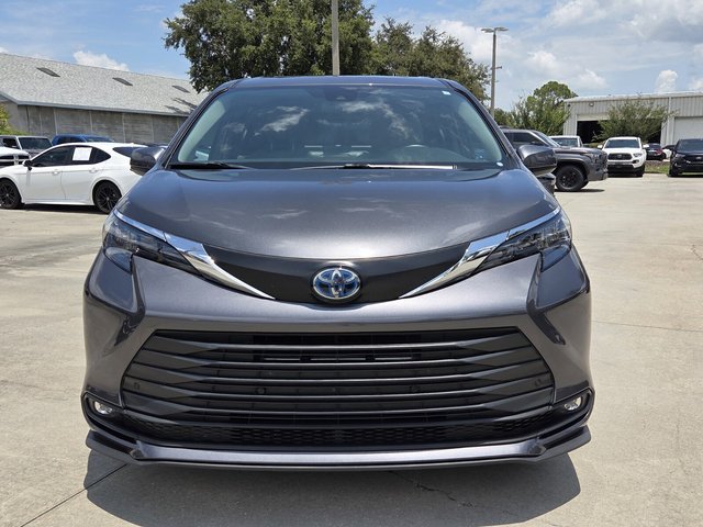 2025 Toyota Sienna XLE