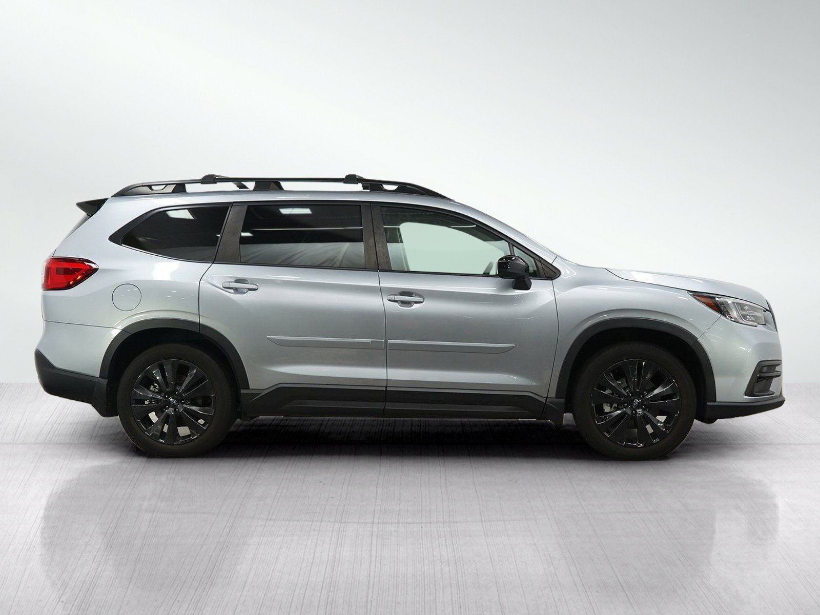 Used 2022 Ice Silver Metallic Subaru Onyx Edition image 6