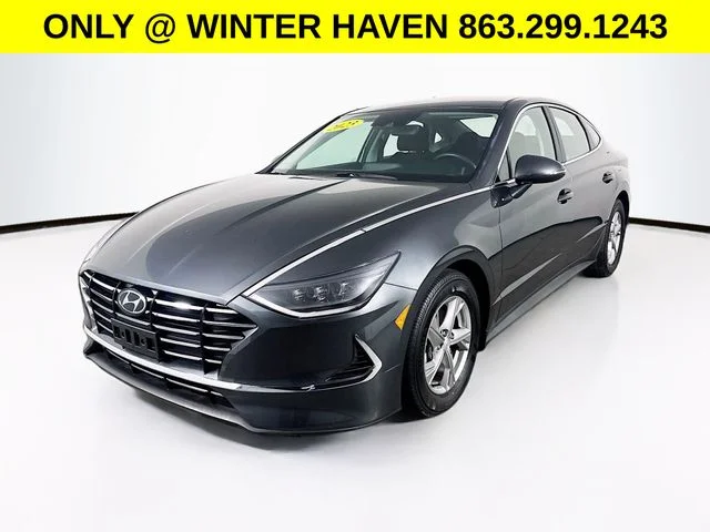 Used 2023 Gray Hyundai SE image 3