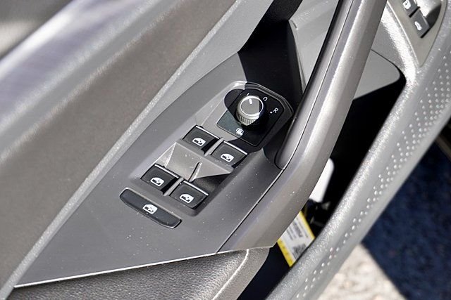 Used 2024 Black Volkswagen 1.5T SE image 21