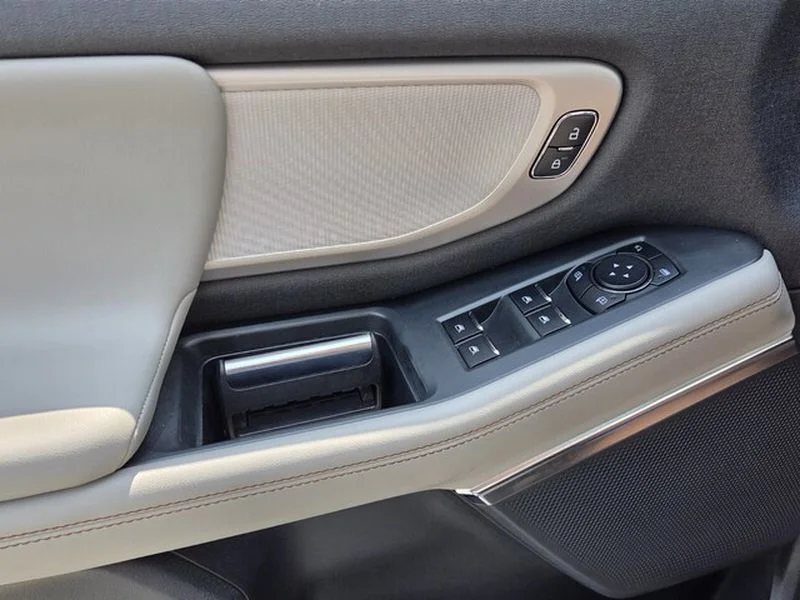 Used 2025 Space Silver Ford Active image 31