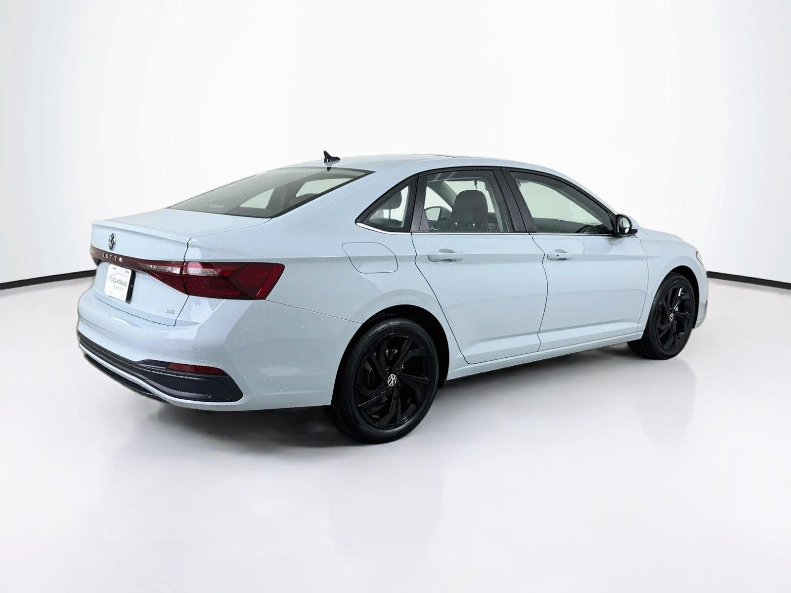 New 2027 GRAY Volkswagen SE image 2