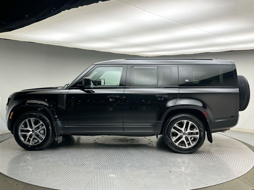 Used 2024 Santorini Black Metallic Land Rover S image 10