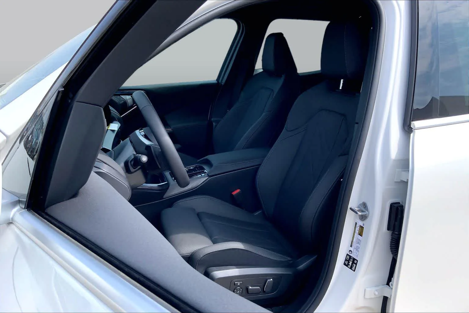 New 2026 Mineral White Metallic BMW 30 xDrive image 9