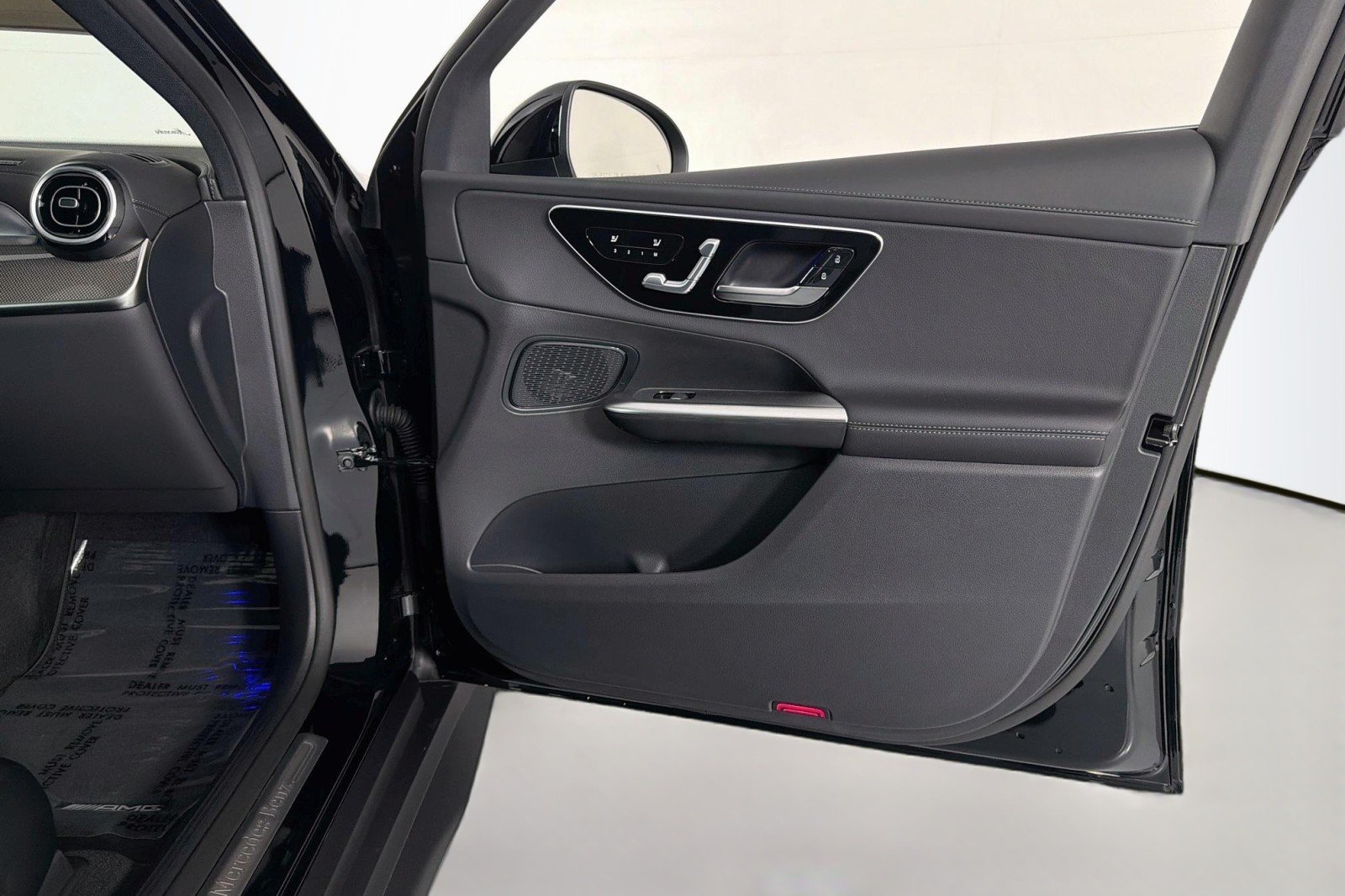 New 2026 Black Mercedes-Benz GLC 300 SUV image 23