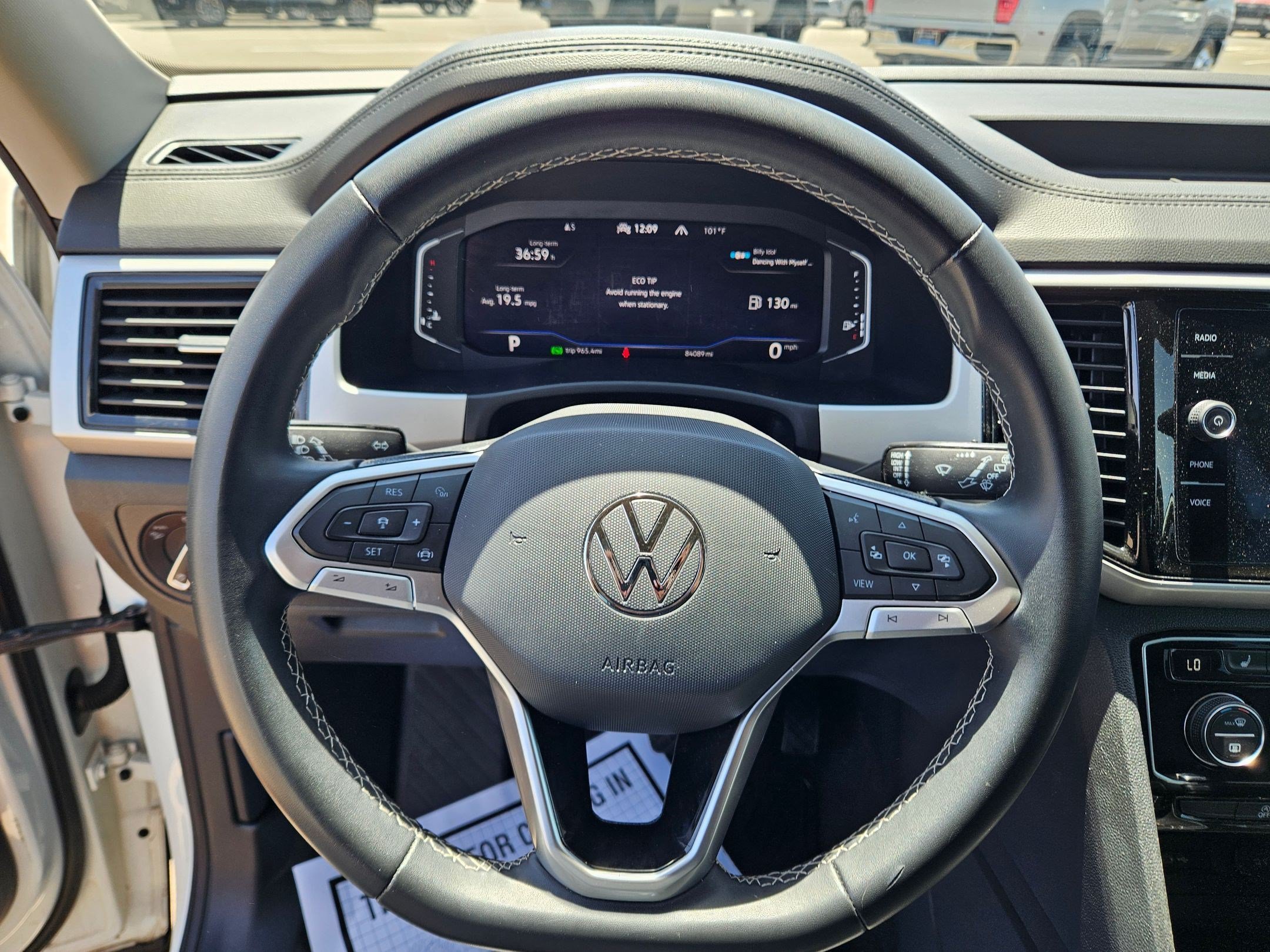 Used 2022 White Volkswagen 3.6L V6 SE w/Technology image 14