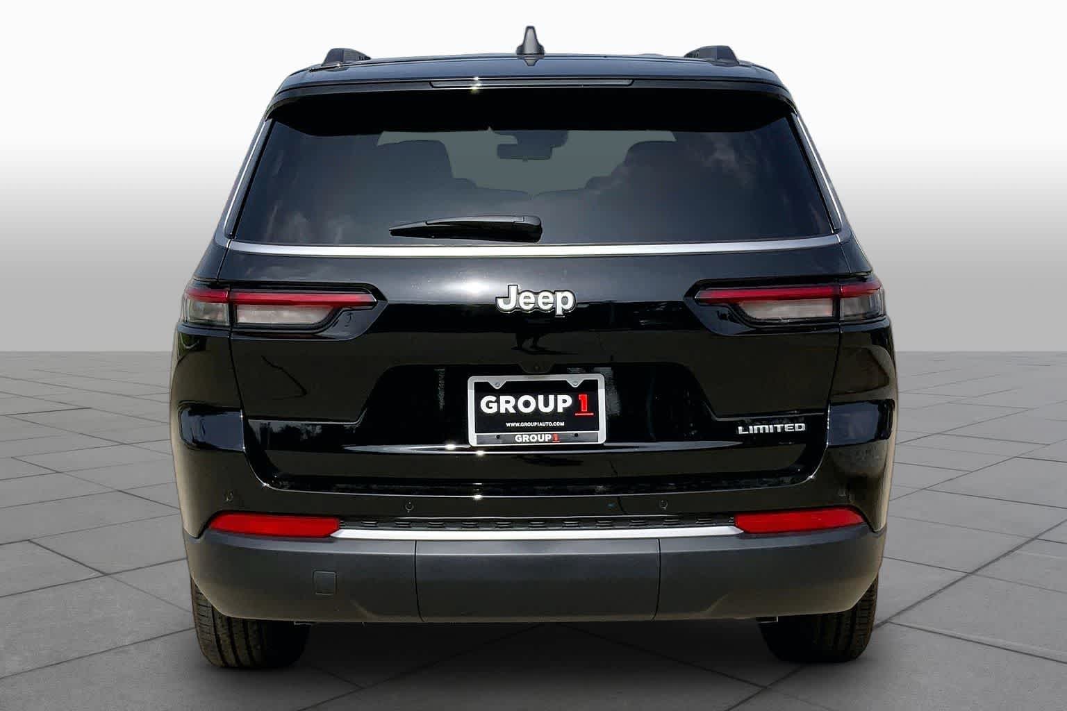 New 2026 Diamond Black Crystal Pearl-Coat Exterior Paint Jeep Limited image 4
