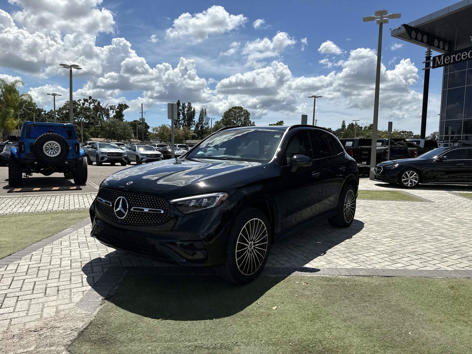 New 2027 Black Mercedes-Benz 300 SUV image 2