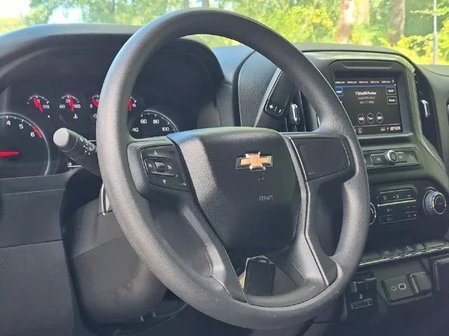 Used 2023 White Chevrolet Custom image 31