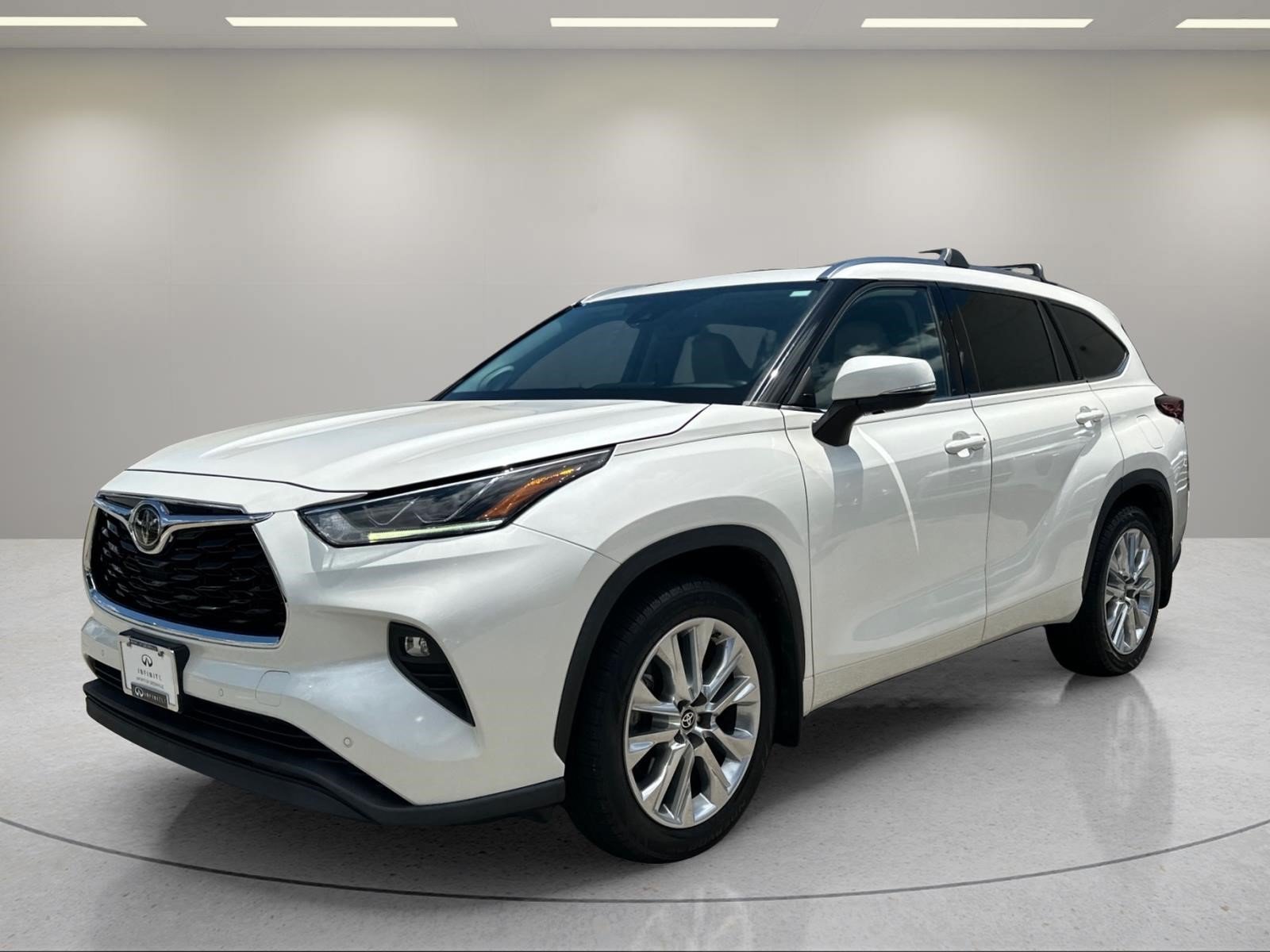 Used 2020 Blizzard Pearl Toyota Limited image 1