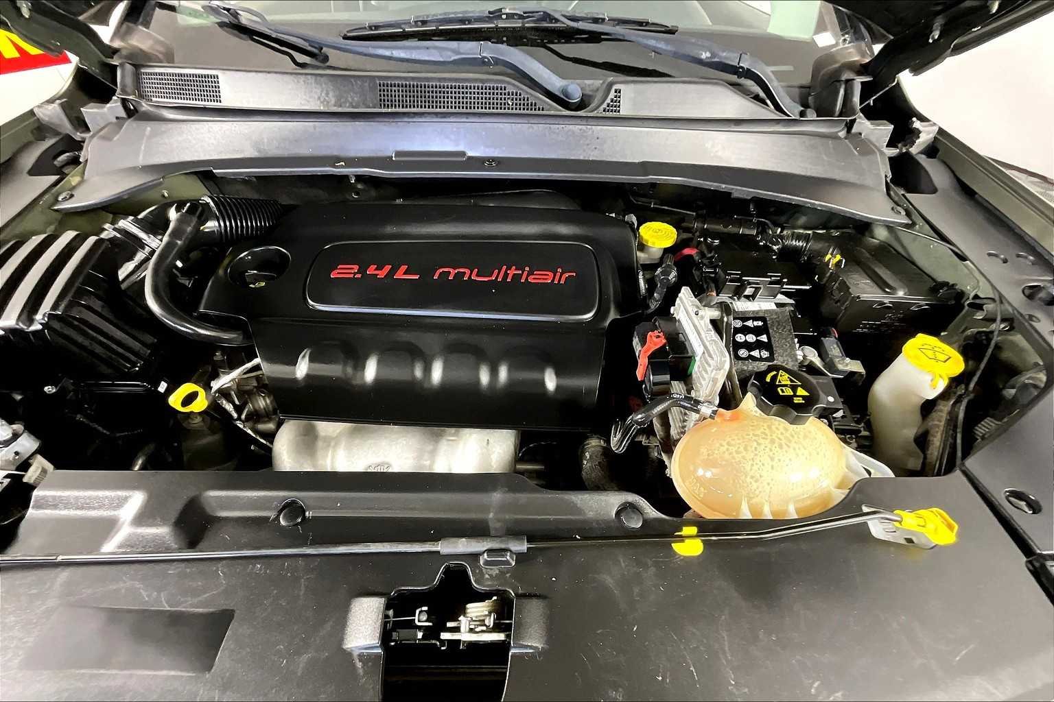Used 2018 Olive Green Pearlcoat Jeep Latitude image 29
