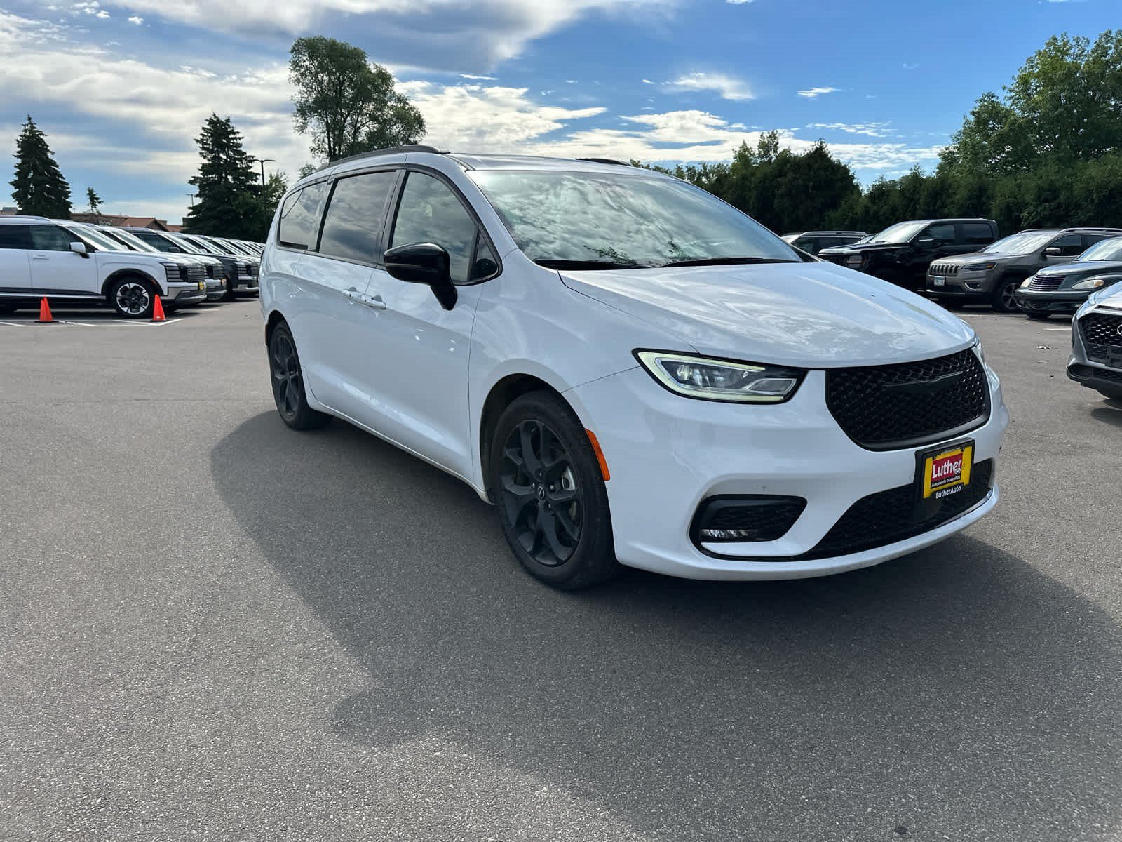 Used 2025 Chrysler Pacifica Limited with VIN 2C4RC1GG2SR569352 for sale in Bloomington, Minnesota