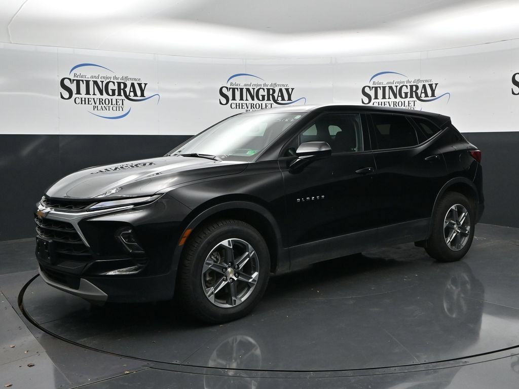 Used 2025 Black Chevrolet 2LT image 3