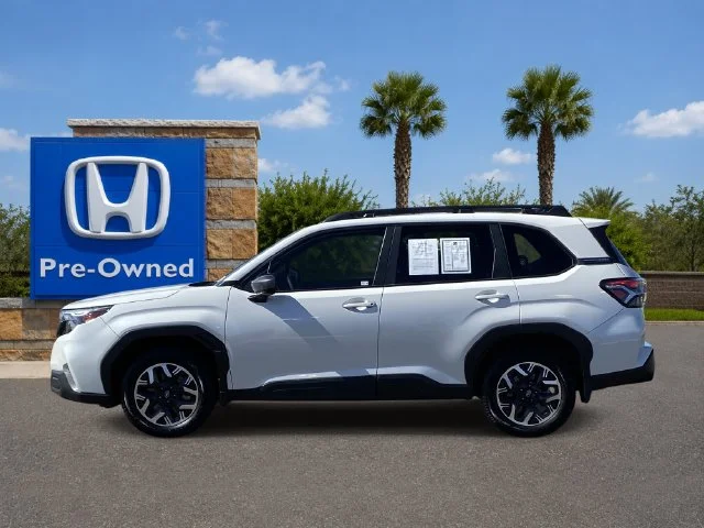 Used 2025 Crystal White Pearl Subaru Premium image 3