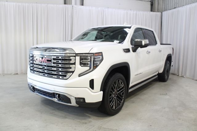 Used 2024 White GMC Denali image 36