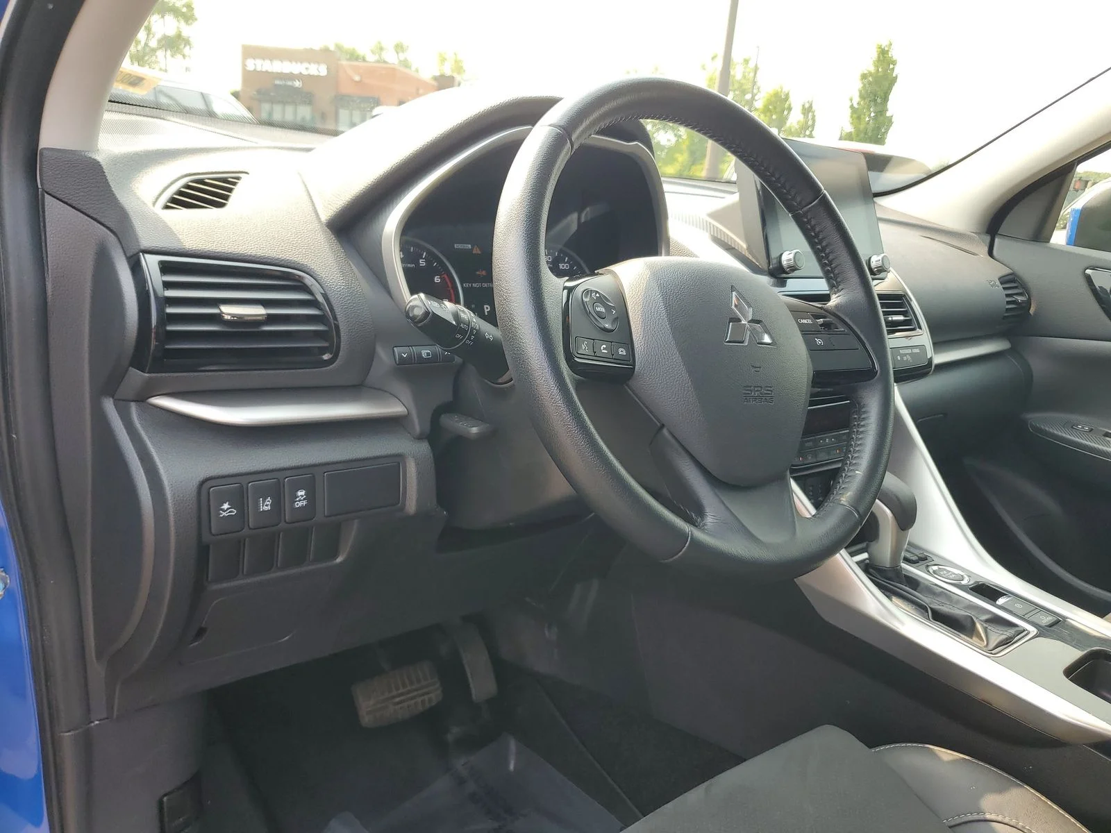 Used 2022 Blue Mitsubishi SE image 15