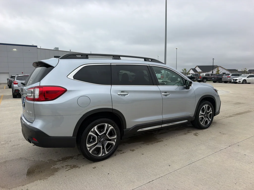 New 2026 ICE SILVER METALLIC Subaru Touring image 5