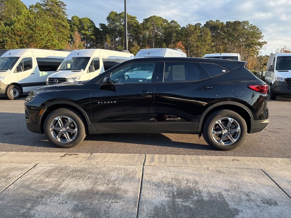 Used 2025 Black Chevrolet LT image 2
