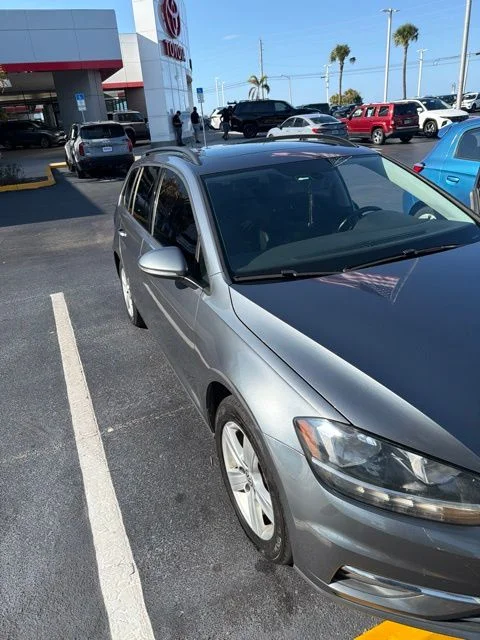 Used 2018 Gray Volkswagen SE image 4