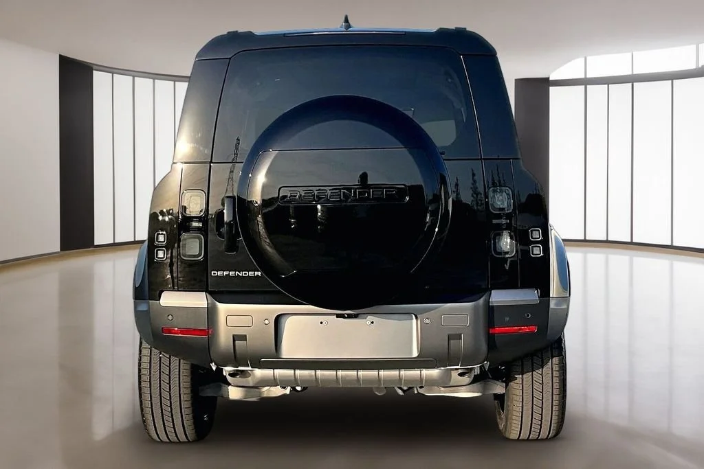 New 2026 Santorini Black LAND ROVER S image 4