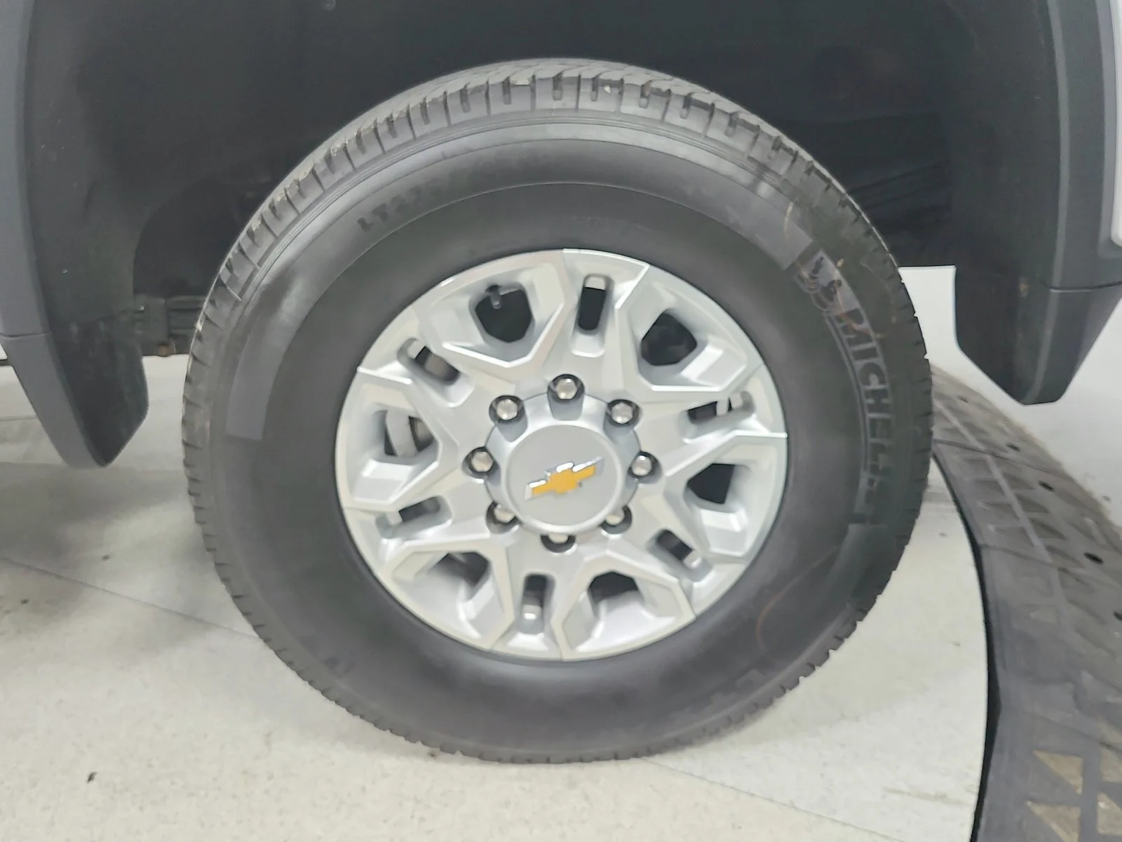 Used 2025 White Chevrolet LT image 42