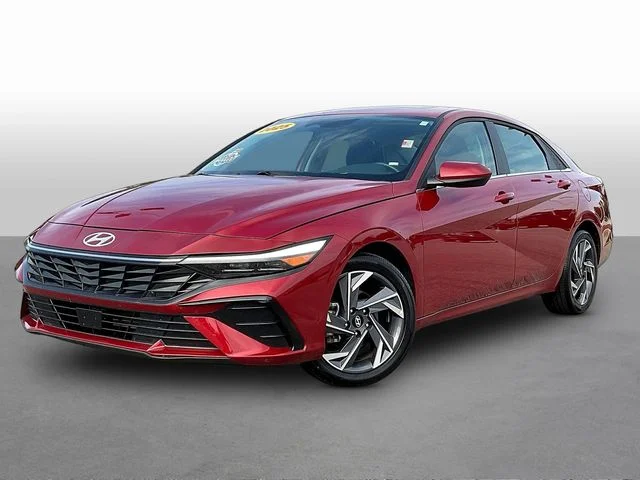Used 2025 Red Hyundai SEL Convenience image 3