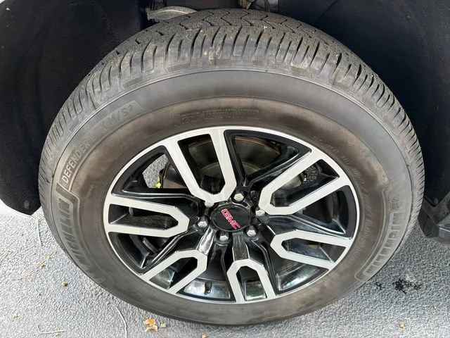 Used 2022 Summit White GMC AT4 image 11
