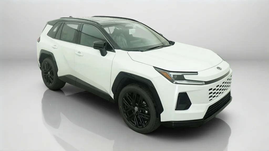 New 2026 Wind Chill Pearl with Midnight Black Metallic roof Toyota XSE image 5