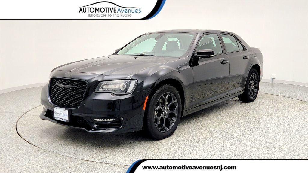 2023 Chrysler 300 Touring L