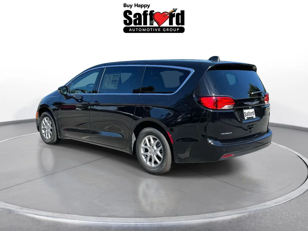 2026 Chrysler Voyager LX - Photo 6