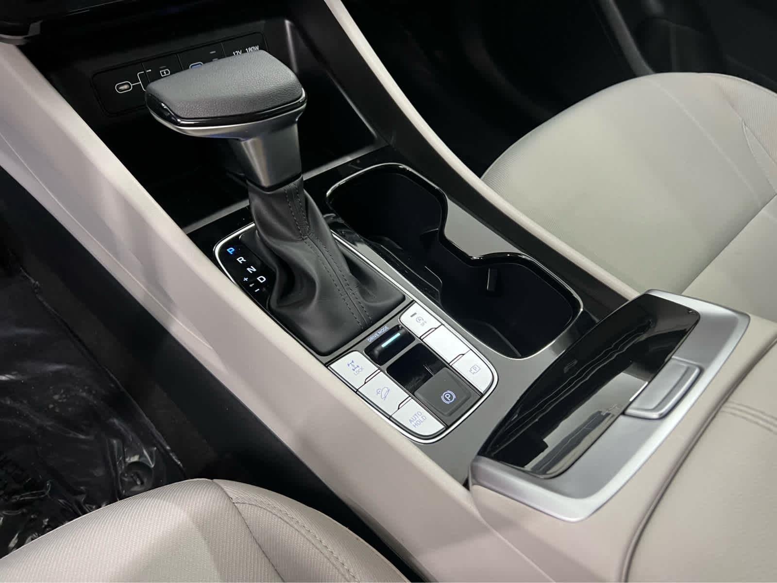 Used 2025 Rockwood Green Hyundai SEL image 17
