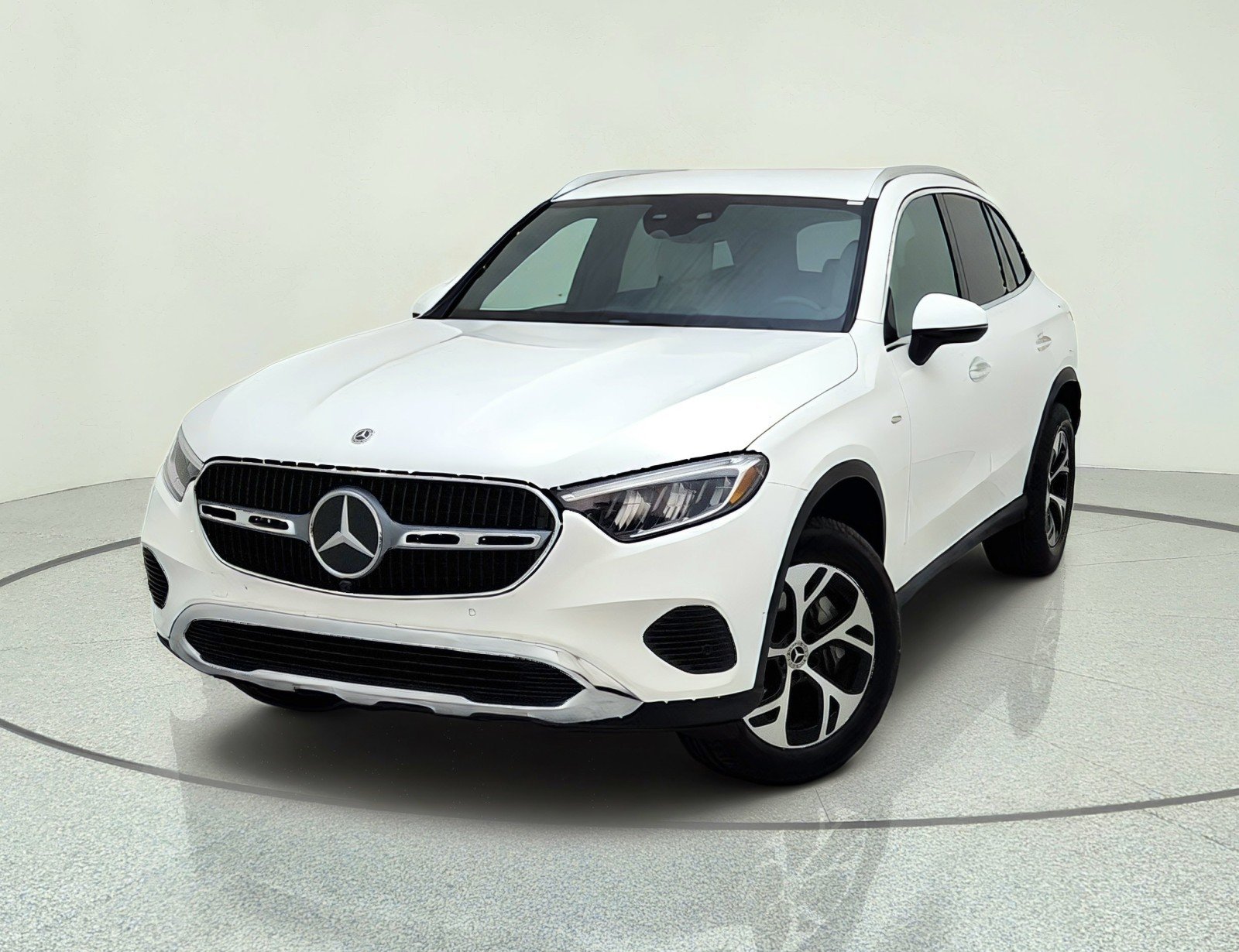 Certified Used 2025 Polar White Mercedes-Benz GLC 350e image 2