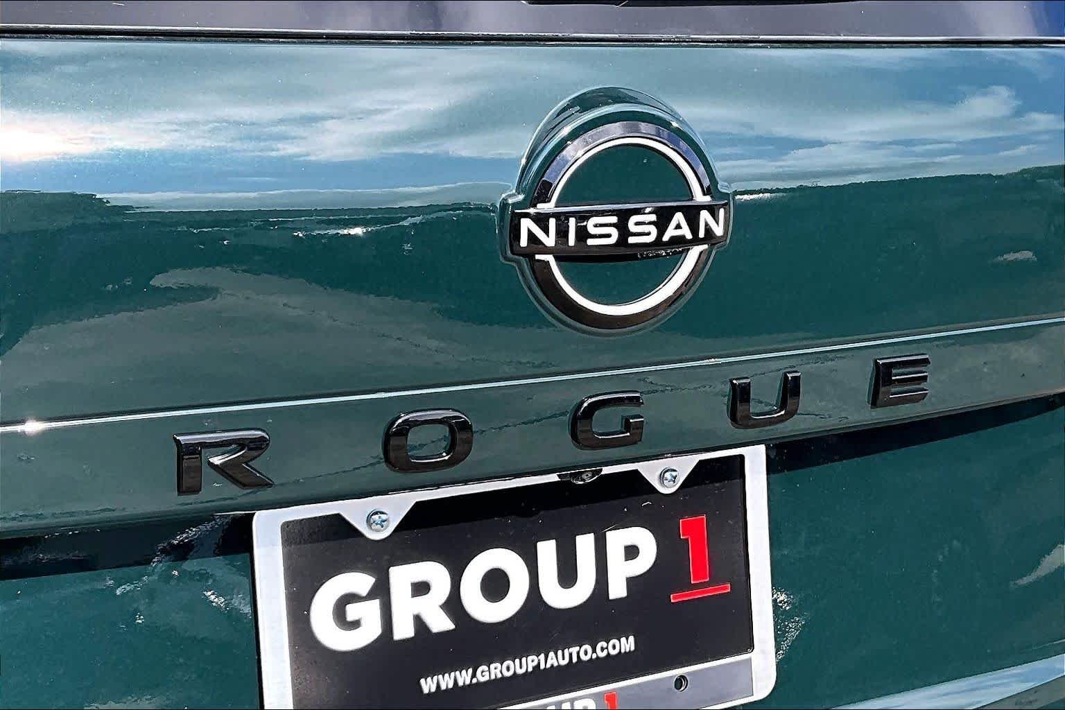 New 2026 Obsidian Green Pearl Nissan Dark Armor image 8