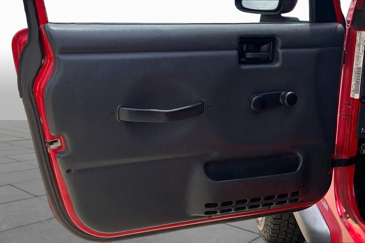Used 2005 Flame Red Jeep X image 21