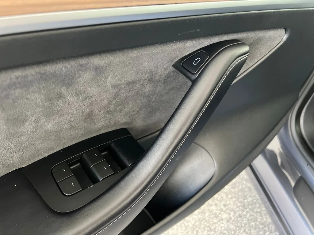 Used 2023  Tesla Base image 13