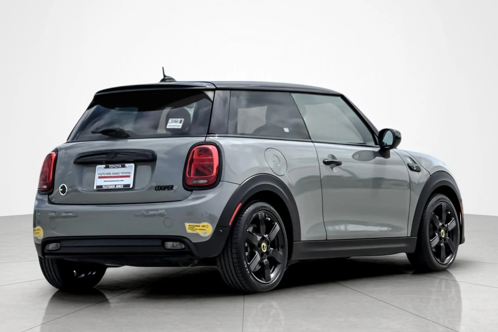 Used 2022 PRECIOUS METAL MINI Cooper SE image 5
