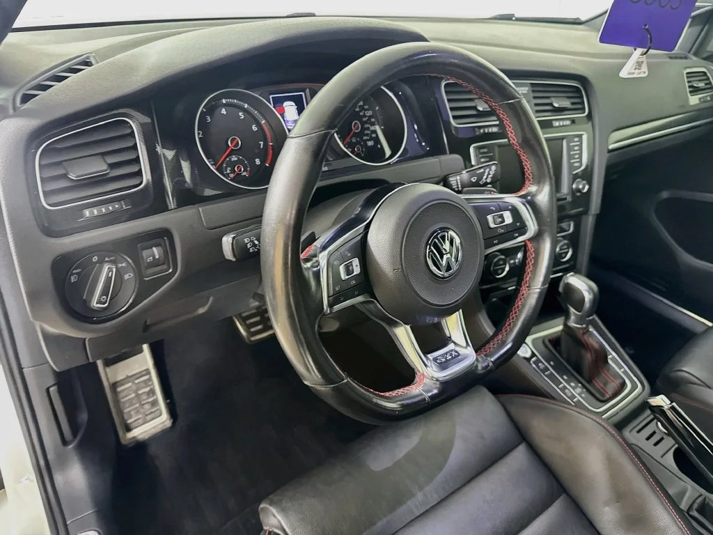 Used 2017 White Volkswagen Autobahn image 9